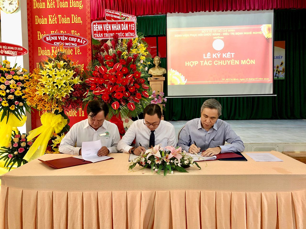 Lễ ký hợp đồng hợp tác chuyên môn giữa REHASO và Bệnh viện Phục hồi chức năng – Điều trị bệnh nghề nghiệp Tp Hồ Chí Minh