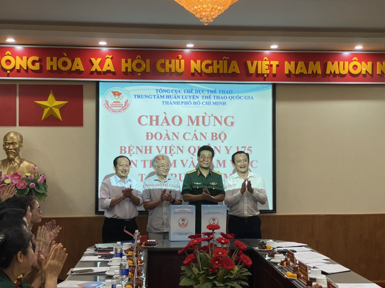 Đồng hành cùng Bệnh viện Quân y 175 thăm và làm việc tại Trường Đại học thể dục thể thao Tp.HCM và Trung tâm Huấn luyện thể thao quốc gia Tp.HCM